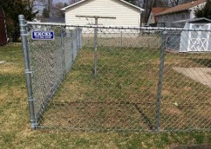 chain-link fence 