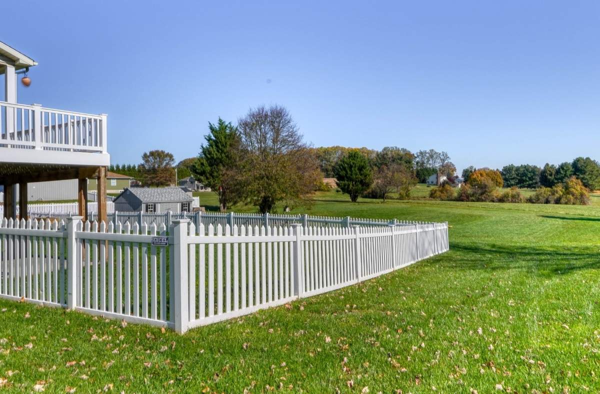 Vinyl White Fencing