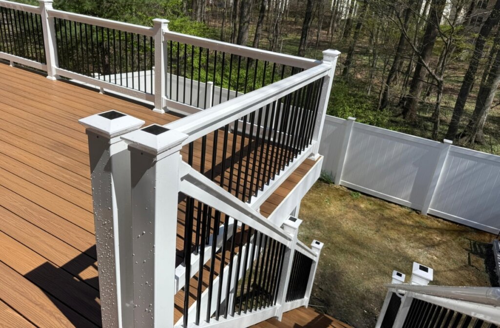 Aluminum spindles with vinyl handrails