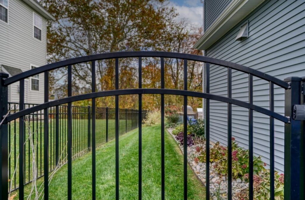 arched aluminum single gate