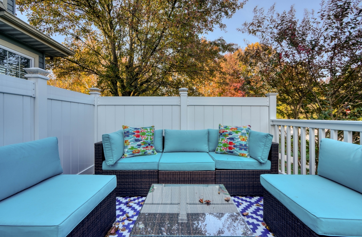 Deck with composite privacy wall