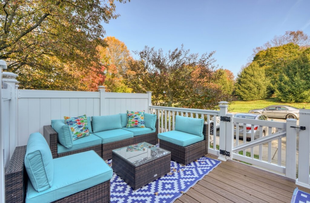 Fiberon deck with outdoor seating