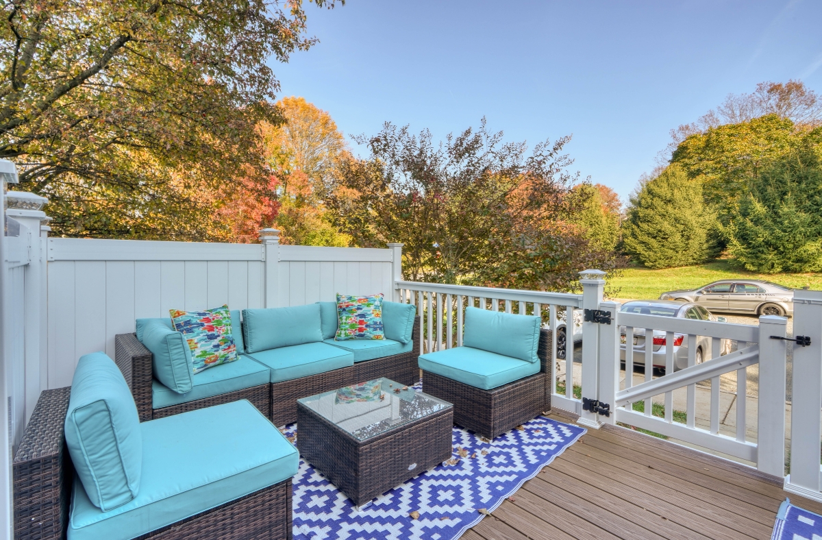 Fiberon deck with outdoor seating