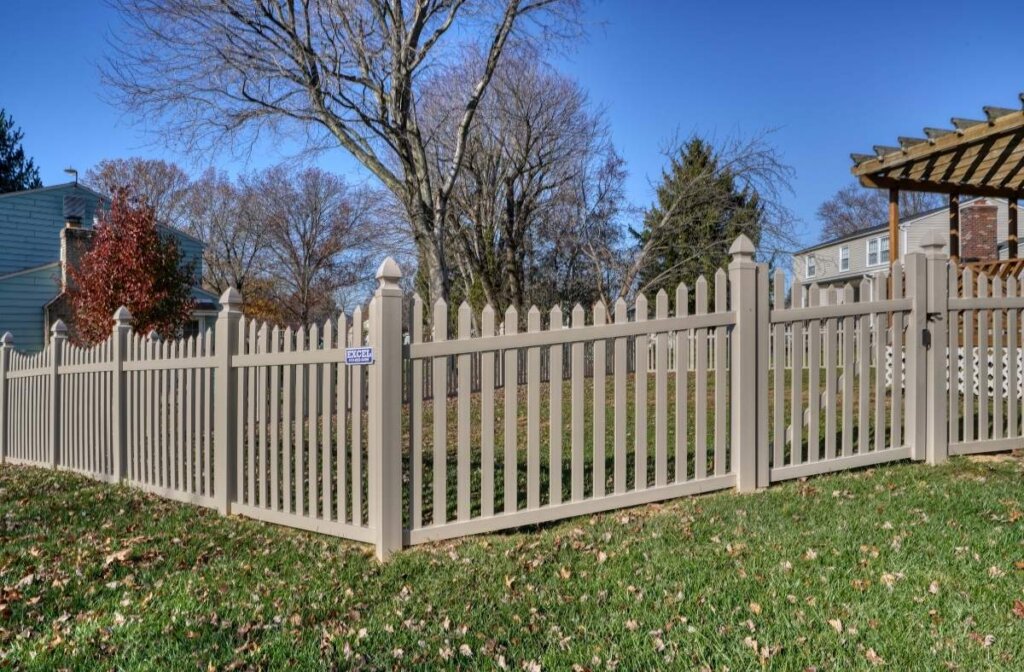 tan picket fence in Aberdeen MD