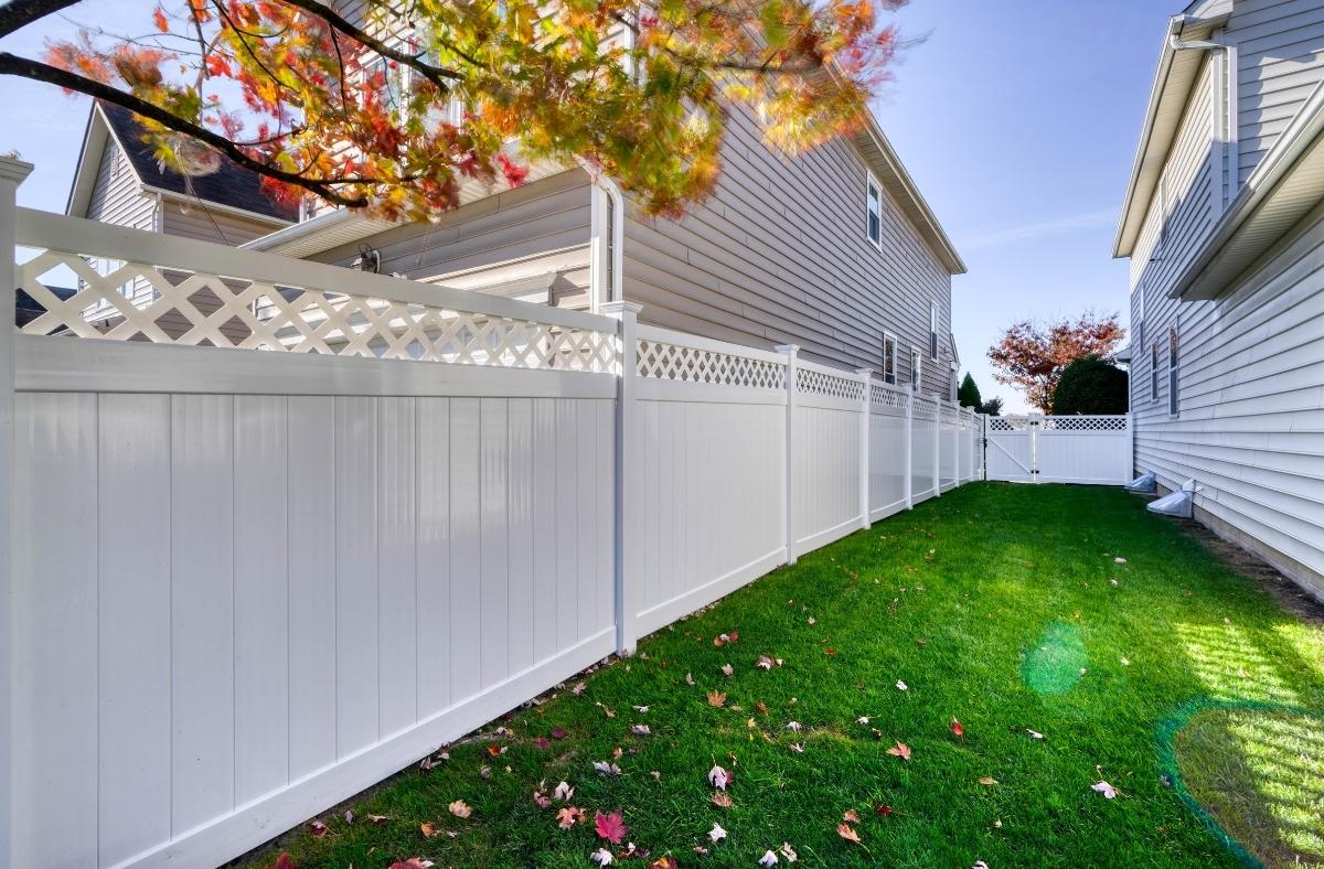 privacy fence with lattice top for residential neighborhood