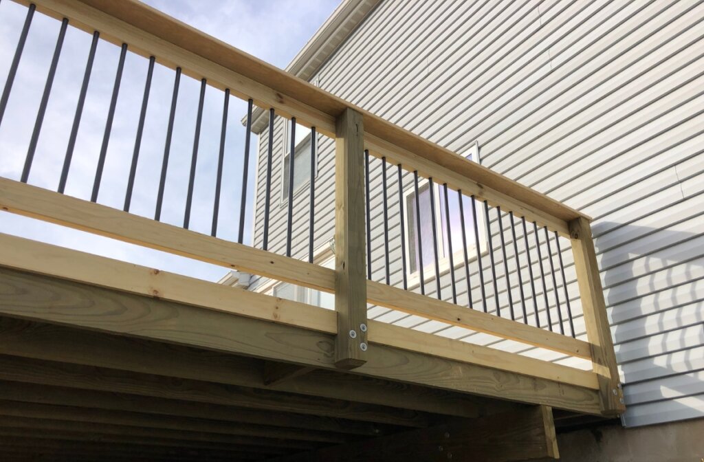 wood deck with aluminum balusters
