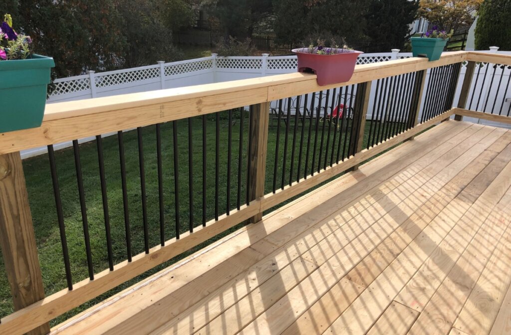 wood deck with aluminum rails