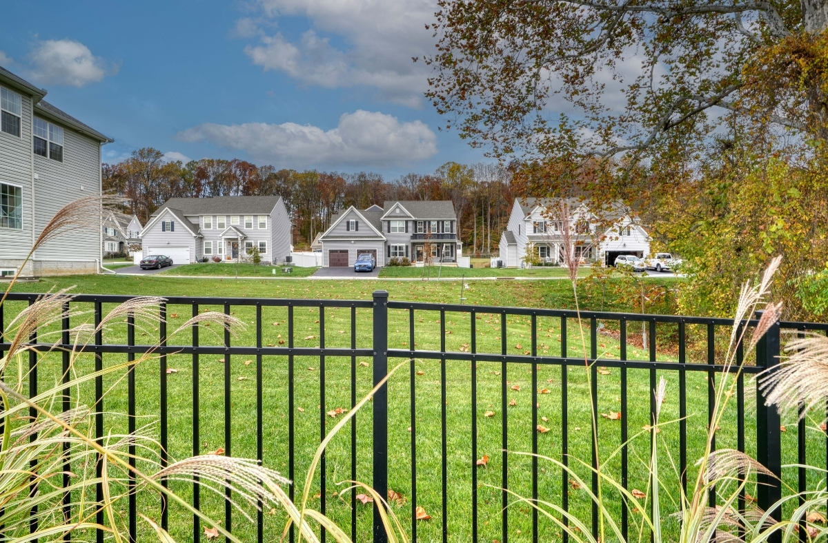 aluminum fence in Maryland neighborhood