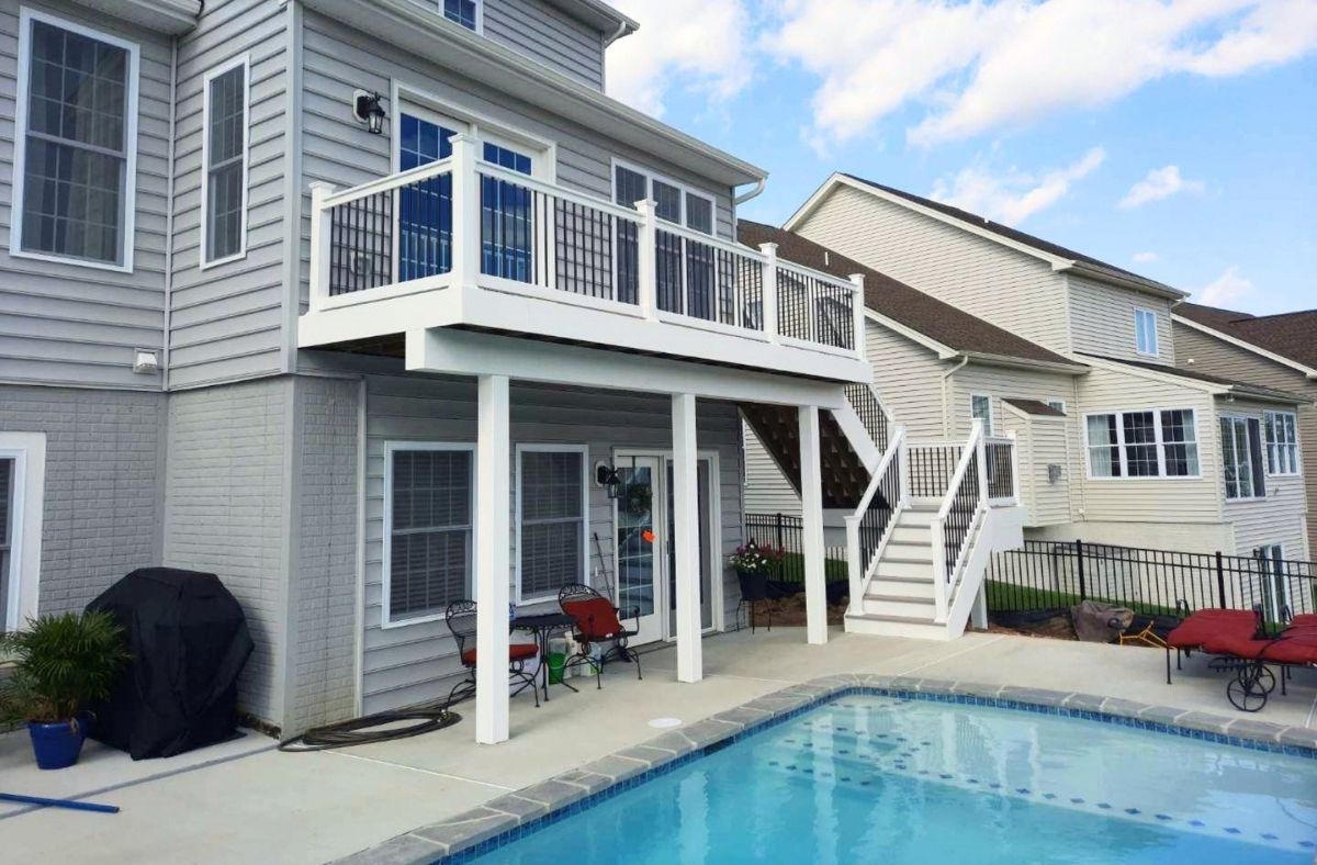 Low-maintenance composite decking